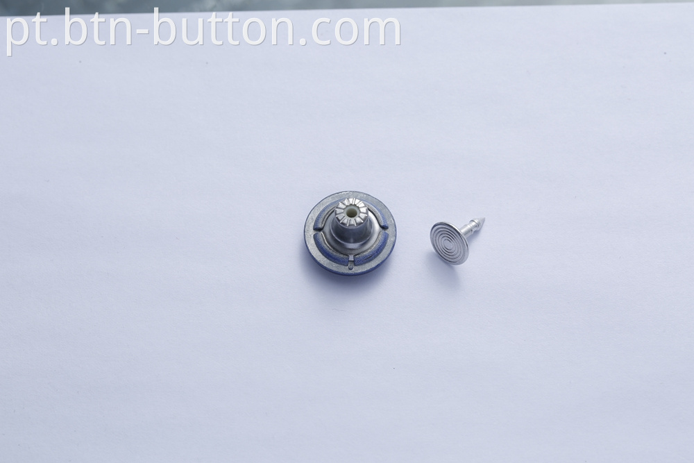 Multi-specification four metal buttons